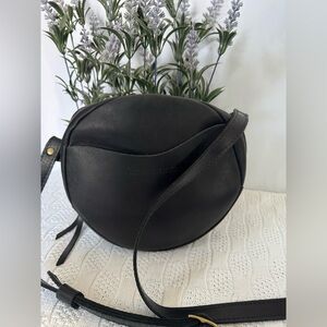 Portland Leather EUC black Circle Crossbody